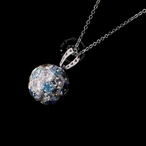 Colgante de Lujo para Mujer con Diamante Azul Blanco de 28 Quilates Creado en Laboratorio, Corte Hexagonal, Engaste Invisible en Oro Blanco de 14Kt - Product Image 1