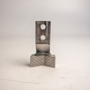 AMT VINA Bloc de serrage antidérapant à mâchoires moletées usinées CNC en acier inoxydable, tolérance de précision 0,01 mm - Product Image 4
