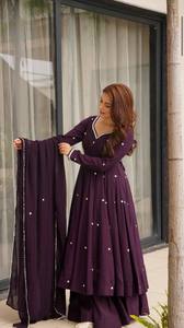 Presentamos el Nuevo Traje Anarkali de Diseñador en un Estilo Moderno y Elegante, con Bordado de Seda Romana, de Secado Rápido, Ideal para Bodas y Fiestas - Product Image 3