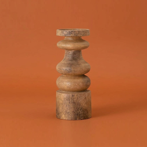 Portavelas de madera de mango torneada con diseño geométrico acanalado único, perfecto para una decoración cálida del hogar. - Product Image 1