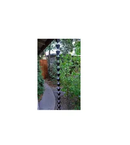 Chaîne de pluie artisanale en fer pour un drainage élégant de l'eau de pluie des gouttières vers les bassins au sol pour les espaces extérieurs – Durable - Product Image 2