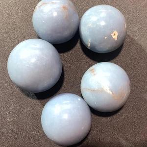 Sphère de cristal d'angélite naturelle polie à la main, boule de pierre précieuse bleue pour la méditation, le Reiki, la guérison énergétique des chakras, la décoration Feng Shui - Product Image 6