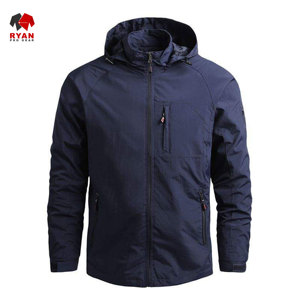แจ็คเก็ตซอฟต์เชลล์แบบมีฮู้ดสำหรับผู้ชาย ยี่ห้อ Ryan Pro Gear ออกแบบตามสั่ง ปิดด้วยซิป พร้อมโลโก้แบบกำหนดเอง ทรงปกติ - Product Image 4