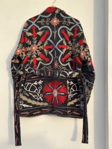 Chaqueta de terciopelo hecha a mano para mujer |   Elegante Abrigo Abierto para Mujer |   Chaqueta bomber bordada para mujer |   Chaqueta Floral Suzani - Product Image 5