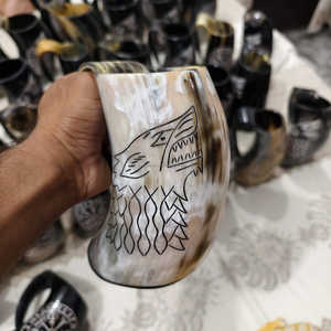 Tasse artisanale en corne de buffle sculptée motif loup, forme naturelle, objet d'art, collection, tasse décorative - Product Image 2