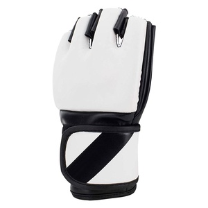 ถุงมือ MMA หนัง PU แบบ unisex ระบายอากาศได้ดี อุปกรณ์ฝึกซ้อม สีดำขาว ดีไซน์ครึ่งนิ้ว ผลิตในปากีสถาน - Product Image 2