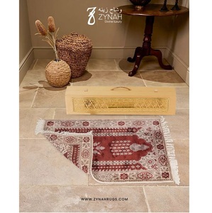 Alfombra de Oración Musulmana de Viscosa Hecha a Mano de Lujo, de la Mejor Calidad, para Adoración y Regalos, Disponible para la Venta - Product Image 6