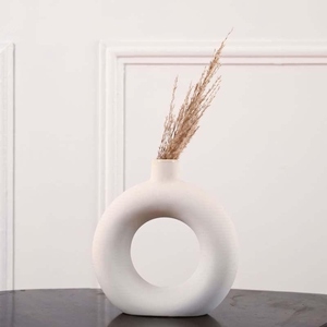 Jarrón de cerámica blanca de diseño elegante, estilo Art Deco, con forma de donut, hueco, para flores, de cerámica mate color crema, hecho a mano, con drenaje. - Product Image 5
