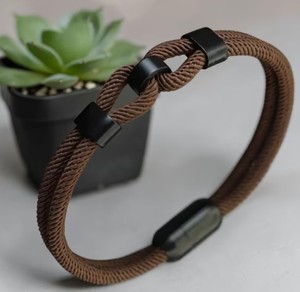 Pulsera de cuerda para hombre con cierre magnético – Estilo minimalista con cordón de acero inoxidable - Product Image 3
