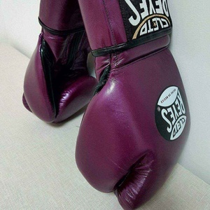 Guantes de Boxeo Profesionales Cleto Reyes Hechos a Medida - Cuero Vacuno Auténtico de Alta Calidad, con Cordones, Antideslizantes y que Absorben la Humedad - Product Image 4