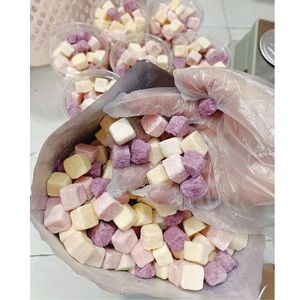 Yaourt lyophilisé disponible en cubes croustillants, emballage d'exportation éco-responsable et durable - Product Image 2