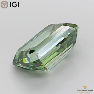 Elegante Diamante Cultivado en Laboratorio con Corte Esmeralda de 2.50 Quilates, Color Verde Intenso, Claridad VVS2, con Certificado IGI para Anillo de Compromiso - Product Image 3