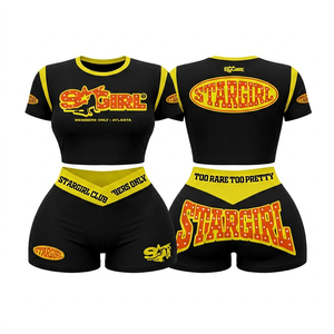 Ensemble 2 pièces crop top et short pour femme, noir et jaune, imprimé lettres, style sexy clubwear, printemps-été, sportif, coupe ajustée au genou - Product Image 1