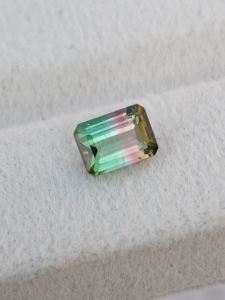 Tourmaline naturelle bicolore taille octogonale 6x4.5 mm, pierre précieuse facettée en vrac 0.70 carats, bague à changement de couleur bicolore Haram Gems Art - Product Image 6
