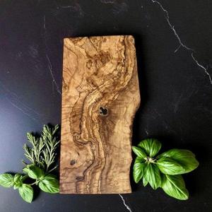 Planche à découper en bois d'acacia, faite à la main, naturelle, rectangulaire, durable, passe au lave-vaisselle, pour la préparation des aliments, le service et l'utilisation domestique - Product Image 5