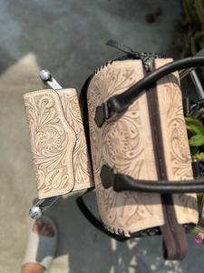 Bolsa de Viaje Ejecutiva de Cuero Hecha a Mano de Lujo con Cierre de Cremallera con Grabado Floral, Forro de Poliéster Impermeable y Diseño Duradero - Product Image 3
