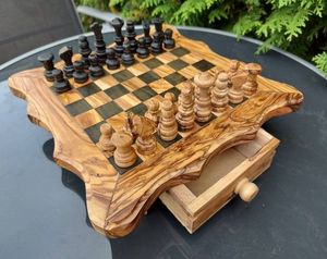 Échiquier en bois fait main avec bords naturels et pièces en bois |   Finition de qualité supérieure |   Meilleur prix d'usine en gros - Product Image 2