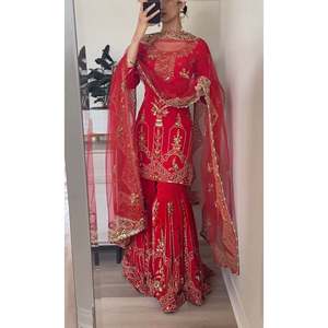 Ensemble de fête pour femmes NF Designer, haut rouge, sharara, plazzo, dupatta, taille L - Product Image 1