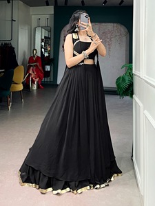 Elegancia de diseñador en una tela ligera con bordado de loto y una elegante chaqueta larga lista para usar como lehenga para Navratri. - Product Image 2