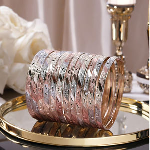 Vente en gros de bracelets plaqués or à trois tons, bracelets de luxe, bracelets multicolores, bracelets tendance, bracelets en or rempli tricolore - Product Image 2