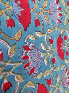 Tissu en coton indien traditionnel multicolore avec imprimés faits à la main au mètre pour la confection et l'artisanat de vêtements féminins - Product Image 6