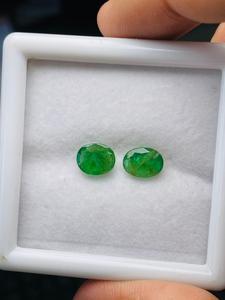 Par de Esmeraldas Naturales de Zambia, Corte Ovalado, 2.65 Quilates, Calidad AAA, Color Verde, Certificado IGI, Lustre Excelente, Corte y Pulido Perfectos, Joyería - Product Image 6