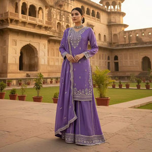 Ensemble de costume palazzo de créateur en soie, tenue ethnique élégante avec haut et palazzo, et dupatta - Product Image 1