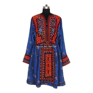 Tunique bohème vintage Kutchi Banjara, broderie artisanale vintage, provenant d'un fournisseur indien. - Product Image 1