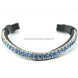 Diadema de cuero negro inglés personalizada con cristales de tres filas de todos los tamaños y pedrería decorativa, disponible en tallas full y cob. - Product Image 5