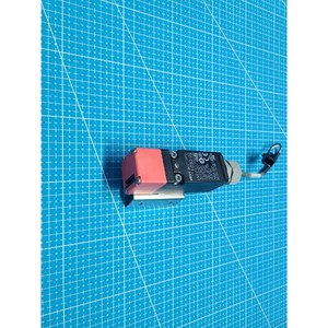IDEC HS5D-02 Safety Interlock <b>Switch</b> <b>Used</b> As Is Legacy Semiconductor Equipment Parts - Product Image 3