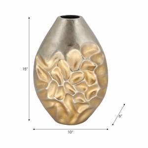 Vase à fleurs en métal orné, conçu pour compléter les thèmes de décoration traditionnels avec des détails de surface complexes - Product Image 4