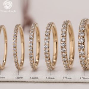 Bague Classique Femme Charm Jewells en Argent Plaqué Or 18K avec Moissanite Taille Coussin et Trois Pierres, Sertie à Griffes, Certifiée IGI - Product Image 1