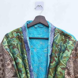 Kimono largo vintage indio, bata de dormir, chaqueta, túnica de sari reciclado, kimono de seda, camisón con tirantes finos - Product Image 3