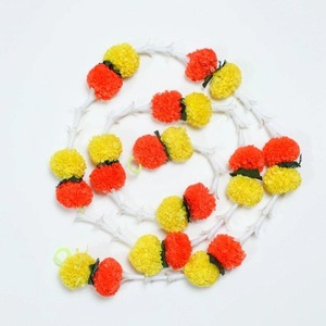 Guirlandes de fleurs artificielles de jasmin blanc avec des fleurs de souci orange et jaunes pour la décoration de mariage indien et les festivals - Product Image 6