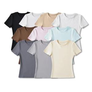 T-shirt de sport pour femme à col rond et manches courtes, doux, uni, extensible, pour yoga et exercices - Product Image 1