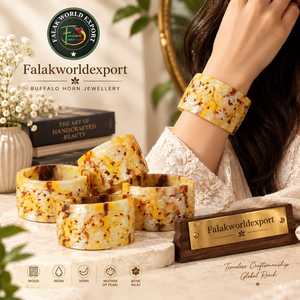 Bracelet en corne de buffle pour femme, bracelet manchette fait main, bijoux en corne naturelle, bracelet gravé floral, bracelet tendance par FWE - Product Image 5