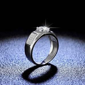 Bague de Fiançailles et de Mariage Unisexe de Luxe en Argent Sterling 925 Plaqué Or 18K avec Moissanite Taille Brillant et Sertissage à Griffes - Product Image 3