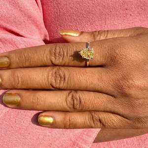 Anillo de Diamante Solitario de Corte Pera en Oro Amarillo de 14K de Lujo para Mujer, Elegante Joyería de Compromiso y Aniversario, Proveedor - Product Image 4