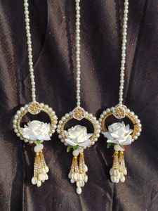 Paranda nupcial de perlas blancas con Kundan para Sangeet, Jaggo y Mehendi - Joyería Patiala Shahi Choti - Product Image 5