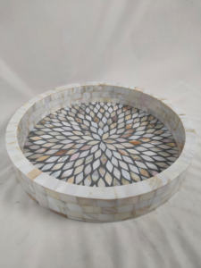 Plateau décoratif en bois de la meilleure qualité pour la décoration de la maison, fabriqué à la main en Inde, vente en gros de plateaux décoratifs. - Product Image 5