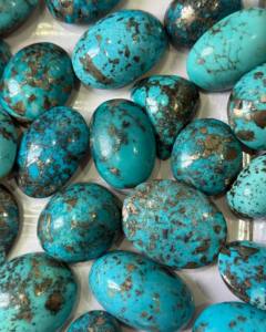Lote de Cabujones de Turquesa Mixta AAA+++ – Gemas de Turquesa Natural Sueltas en Formas Surtidas para Fabricación de Joyas al por Mayor - Product Image 3