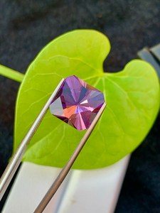 Piedra suelta de amatista púrpura natural, corte Asscher, gema impecable para la elaboración de joyería fina. - Product Image 1
