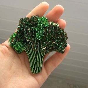 Broche brodée perlée haut de gamme, accessoire décoratif fait main pour robes, blazers et châles - Product Image 3