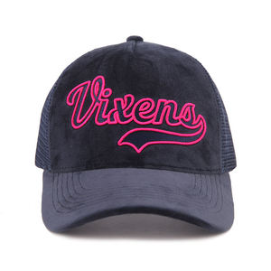 Gorra Trucker Verde Glamour Plus con Logotipo 'Rivers' Bordado en Rosa, Parte Trasera de Malla, Ajustable, Unisex, Informal, para Primavera/Verano - Product Image 3
