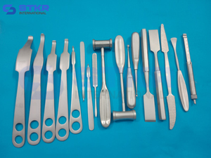 Jeu d'outils orthopédiques : jauge de profondeur osseuse, curette, burin, râpe, élévateur, marteau - Product Image 3
