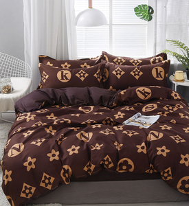 Juego de Ropa de Cama Casual de 4 Piezas con Estampado Marrón, Funda de Edredón, Sábanas y Fundas de Almohada con Patrón de Monograma para Decoración de Dormitorio (Cuatro Estaciones) - Product Image 1