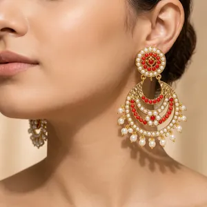 Boucles d'oreilles pendantes Bhargavi en alliage de cuivre plaqué or avec zircon en forme de fleur, perles d'imitation, bijoux ethniques tendance et originaux - Product Image 2