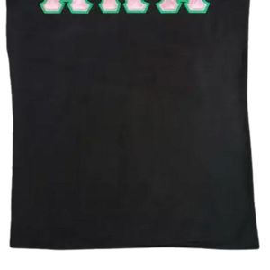 Camiseta de Manga Corta para Mujer, Color Negro, con Parche de Letras de Chenilla Rosa, Informal, de Algodón, para Verano, Cómoda para Uso Diario - Product Image 3