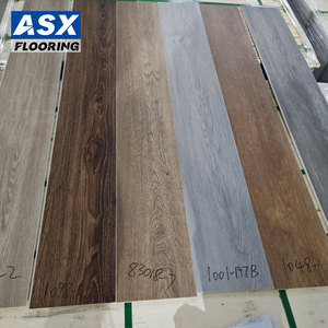 Revêtement de sol <span class=keywords><strong>flottant</strong></span> <span class=keywords><strong>en</strong></span> vinyle rigide SPC 4mm 5mm pour animaux de compagnie, dalles de sol <span class=keywords><strong>en</strong></span> PVC vinyle à clipser pour usage animalier - Product Image 1