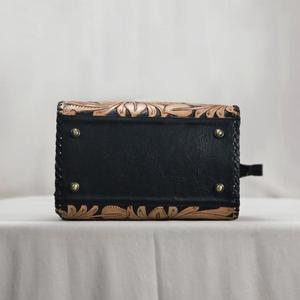 Bolso de Mano de Cuero de Lujo con Patrón Floral en Relieve, Cierre de Cremallera con Diseño de Corazón a Cuadros, Asa Superior, Diseño Duradero - Product Image 3